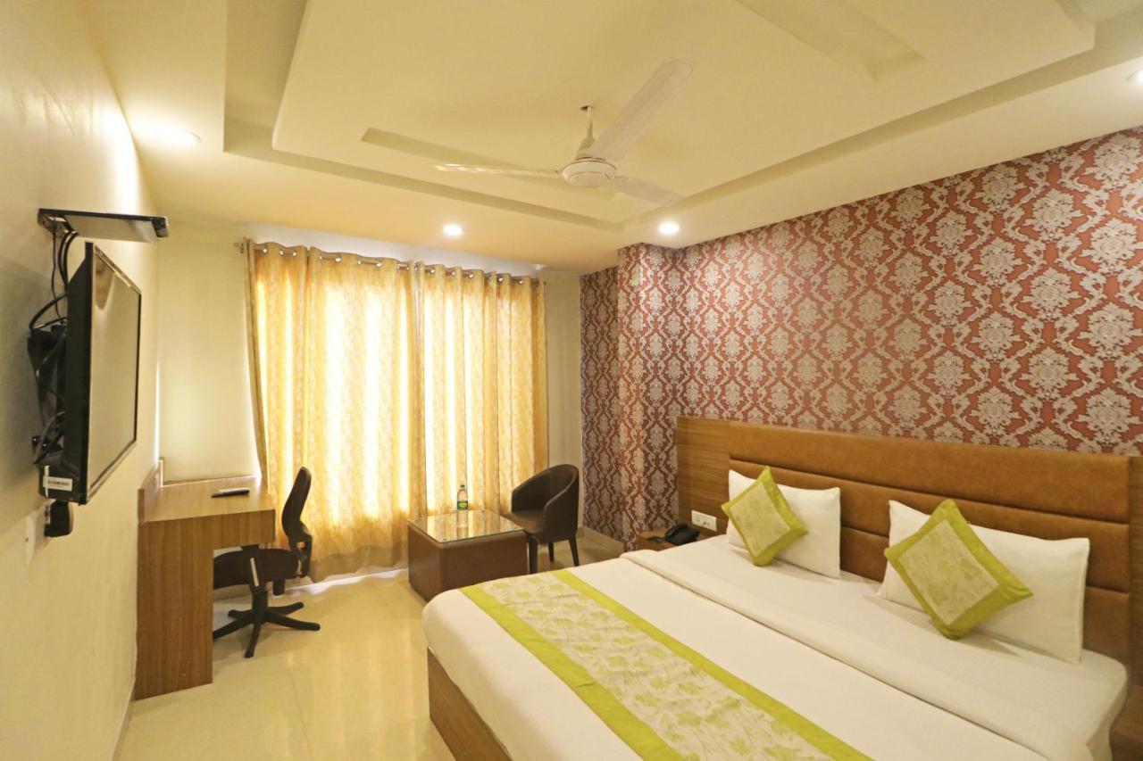 Hotel Ronit Royal Delhi Airport By D'Capitol Нью-Дели Экстерьер фото
