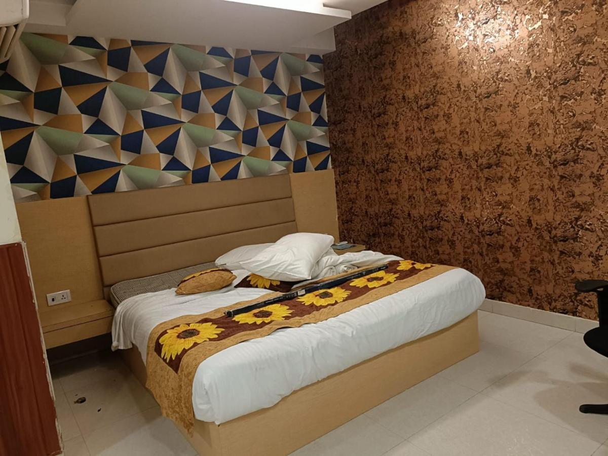 Hotel Ronit Royal Delhi Airport By D'Capitol Нью-Дели Экстерьер фото