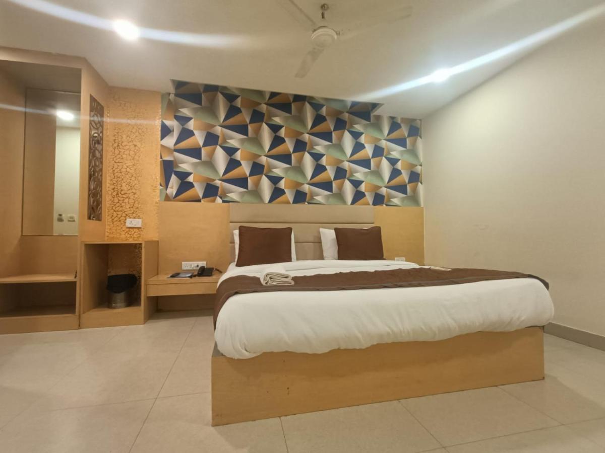 Hotel Ronit Royal Delhi Airport By D'Capitol Нью-Дели Экстерьер фото