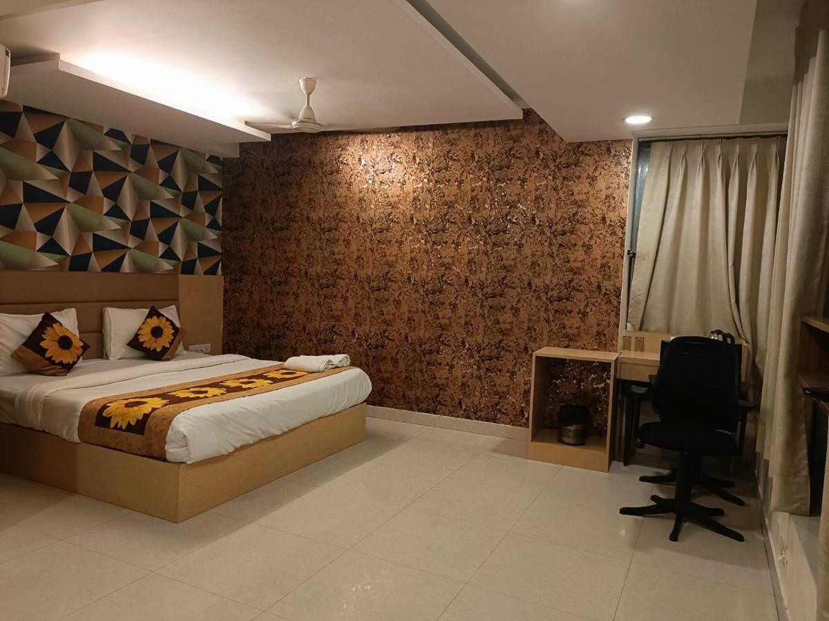 Hotel Ronit Royal Delhi Airport By D'Capitol Нью-Дели Экстерьер фото