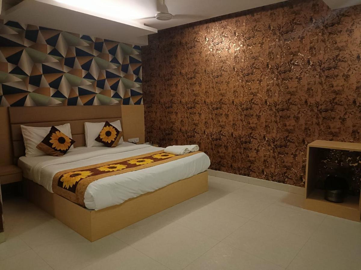 Hotel Ronit Royal Delhi Airport By D'Capitol Нью-Дели Экстерьер фото