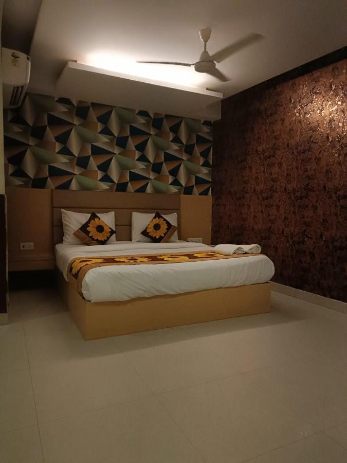 Hotel Ronit Royal Delhi Airport By D'Capitol Нью-Дели Экстерьер фото