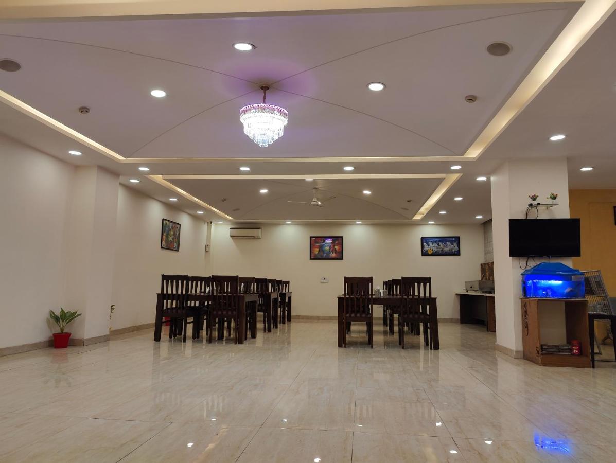 Hotel Ronit Royal Delhi Airport By D'Capitol Нью-Дели Экстерьер фото