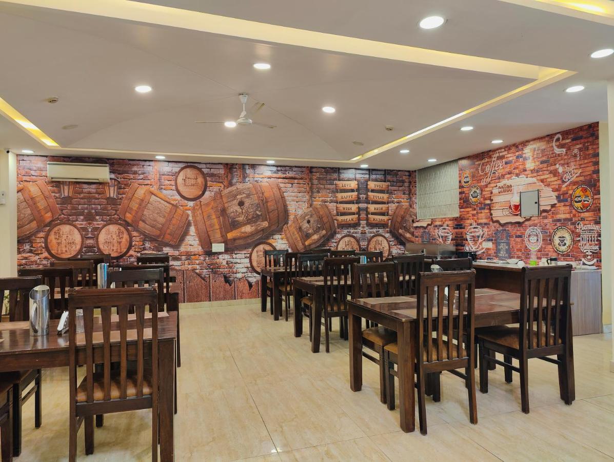 Hotel Ronit Royal Delhi Airport By D'Capitol Нью-Дели Экстерьер фото