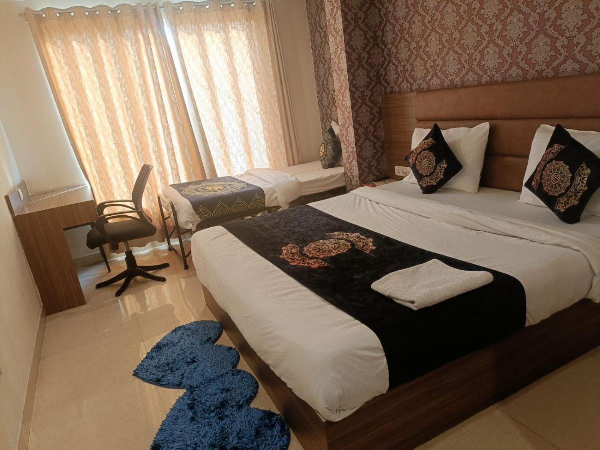 Hotel Ronit Royal Delhi Airport By D'Capitol Нью-Дели Экстерьер фото