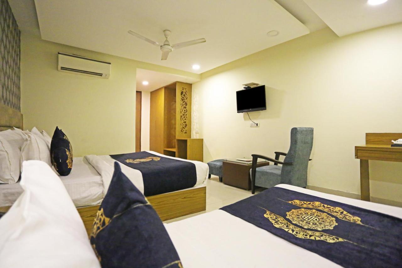 Hotel Ronit Royal Delhi Airport By D'Capitol Нью-Дели Экстерьер фото