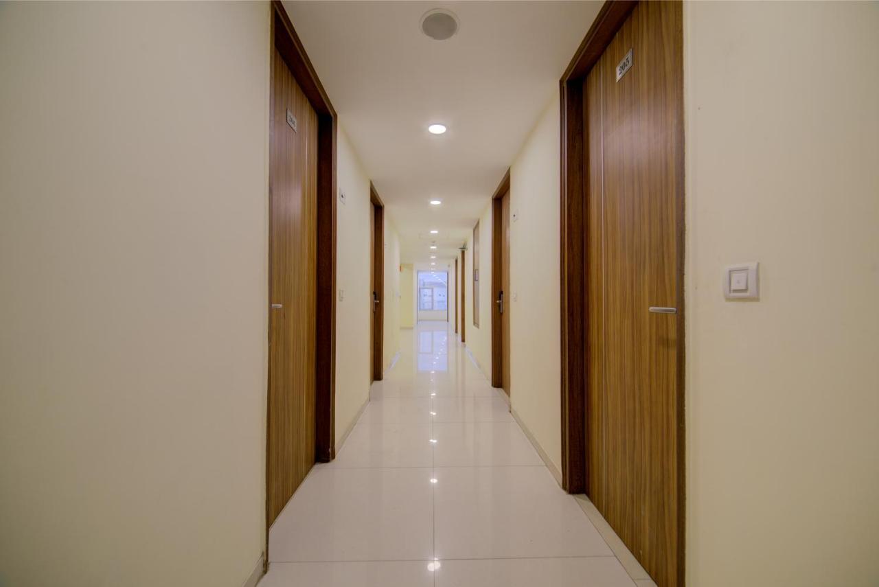 Hotel Ronit Royal Delhi Airport By D'Capitol Нью-Дели Экстерьер фото